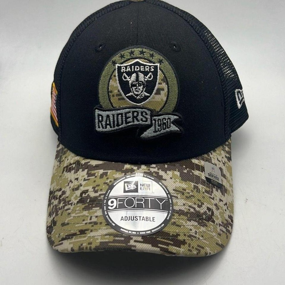 Las Vegas Raiders New Era 2022 Salute To Service 9FORTY Snapback Trucker Hat NEW